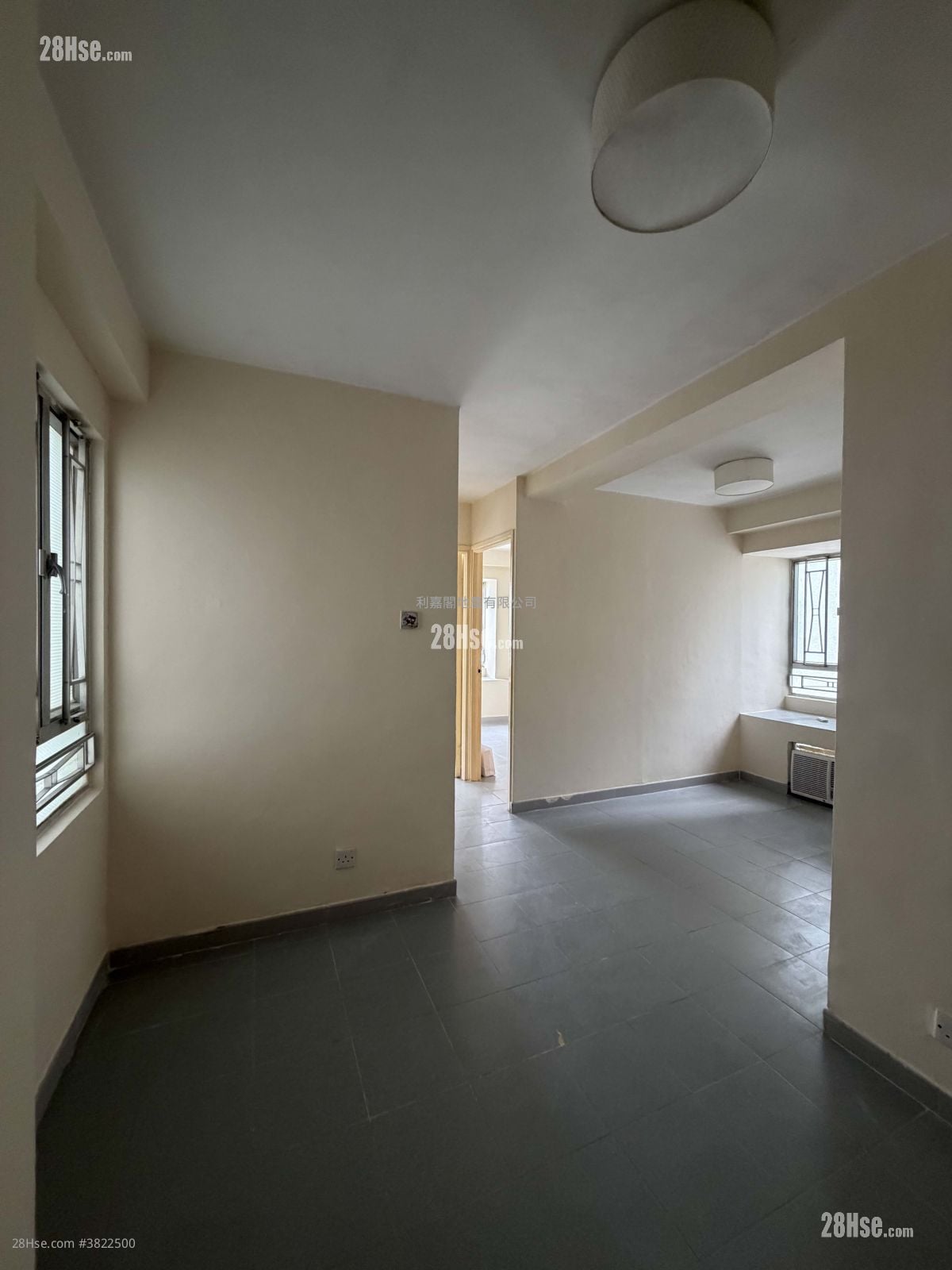Lucky Plaza Sell 2 Bedrooms 390 ft²