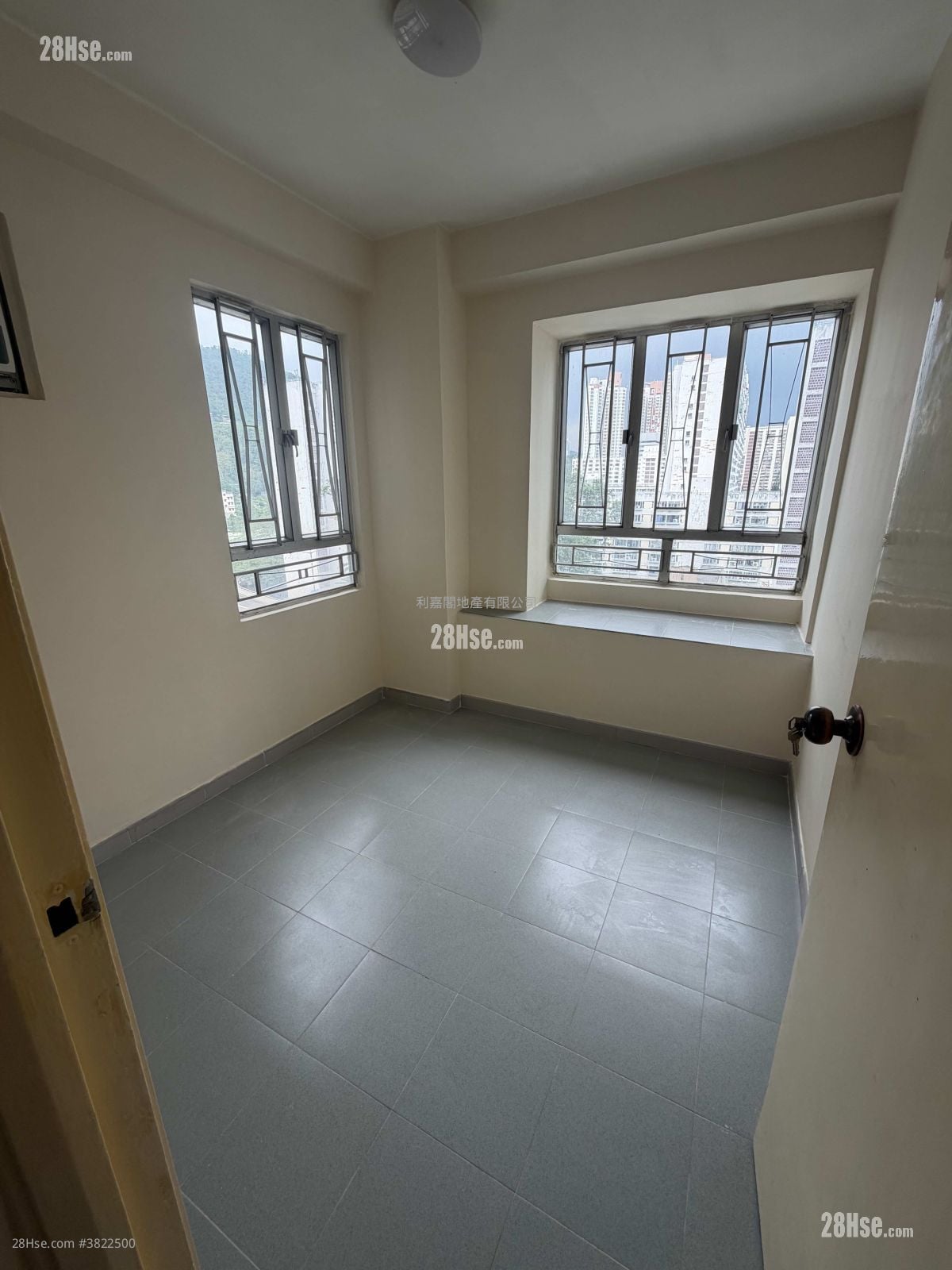 好运中心 售盘 2 房 390 平方尺