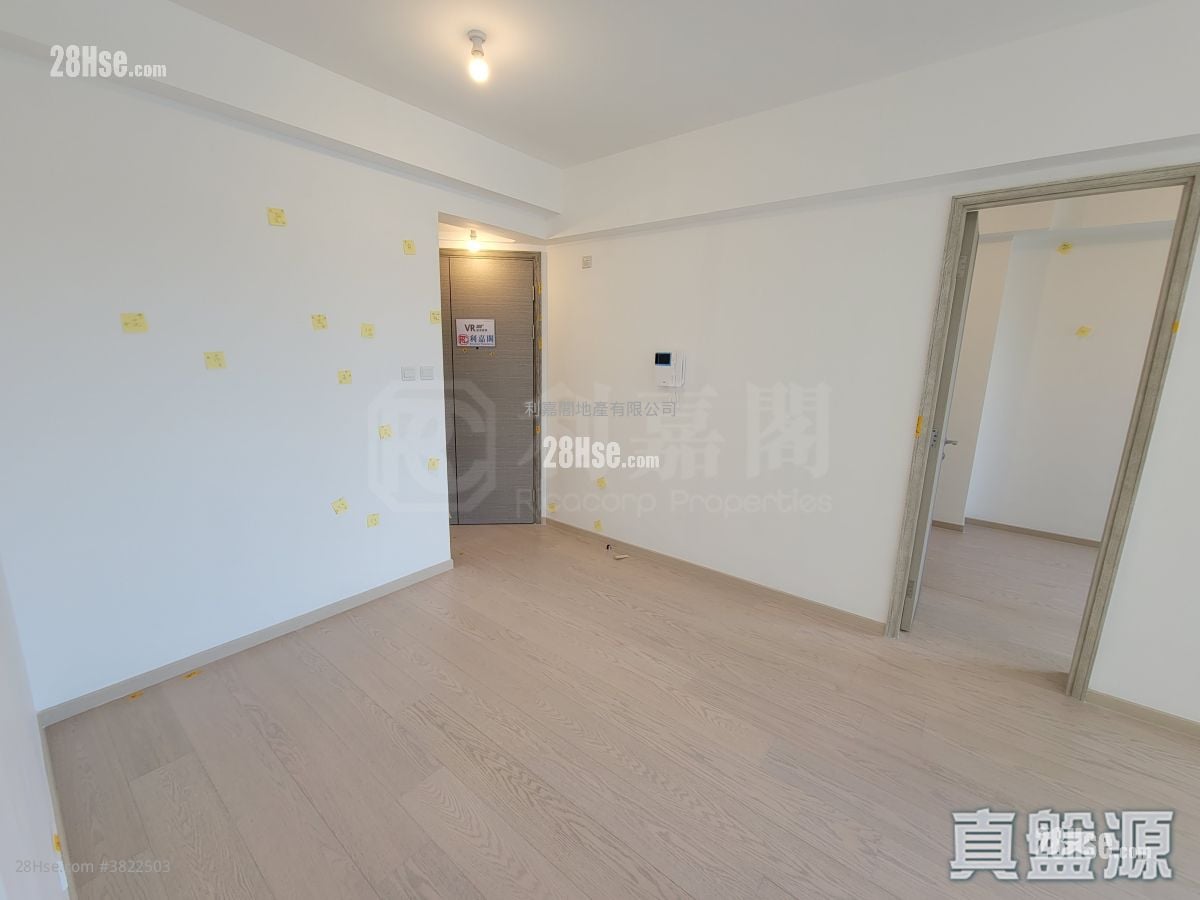 Sea To Sky Sell 3 Bedrooms , 2 Bathrooms 711 ft²