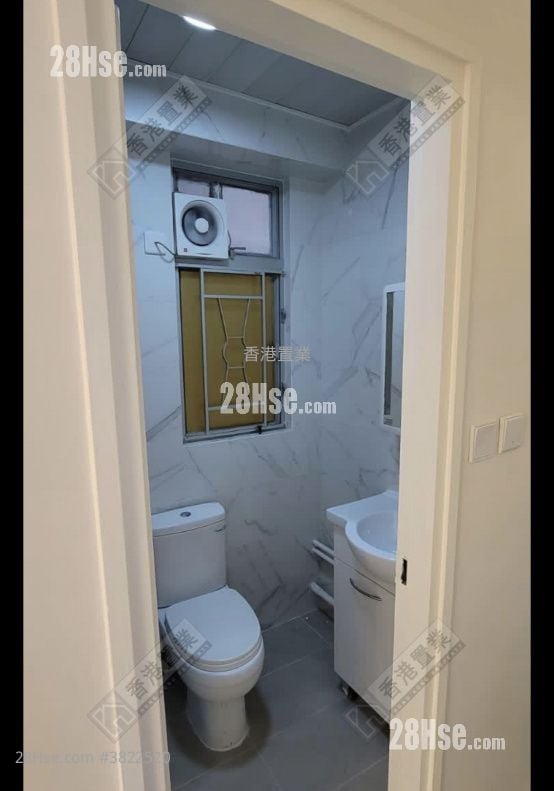 Bauhinia Garden Sell 3 Bedrooms , 2 Bathrooms 590 ft²