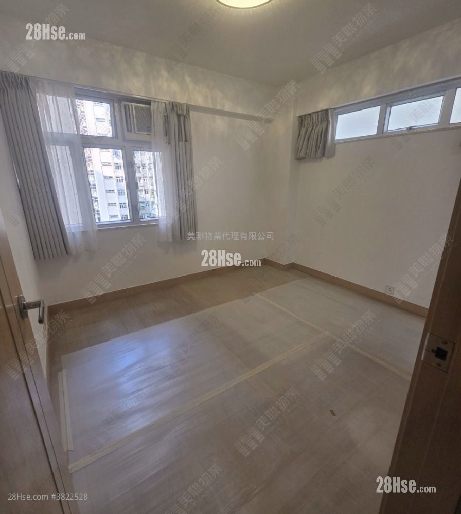 Mei Foo Sun Chuen Sell 3 Bedrooms , 2 Bathrooms 946 ft²