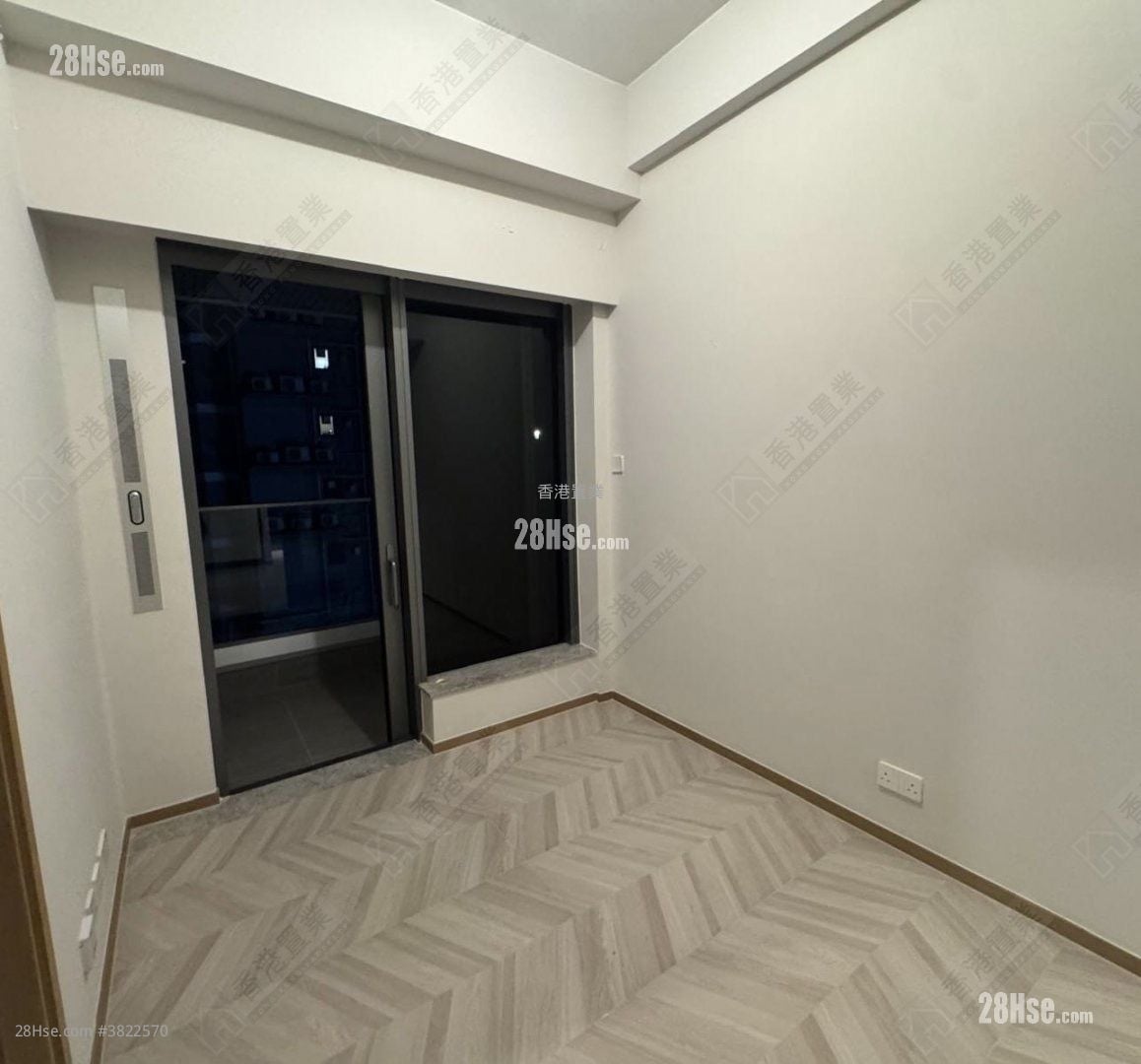 Eight Southpark Sell 1 Bedroom 263 ft²