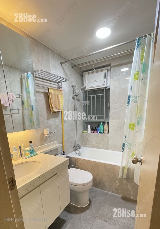 Tung Chung Crescent Sell 3 Bedrooms , 2 Bathrooms 759 ft²
