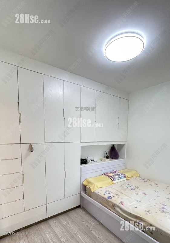 Tung Chung Crescent Sell 3 Bedrooms , 2 Bathrooms 759 ft²