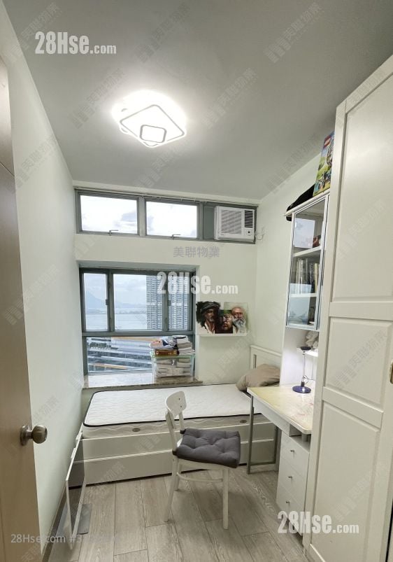 Tung Chung Crescent Sell 3 Bedrooms , 2 Bathrooms 759 ft²