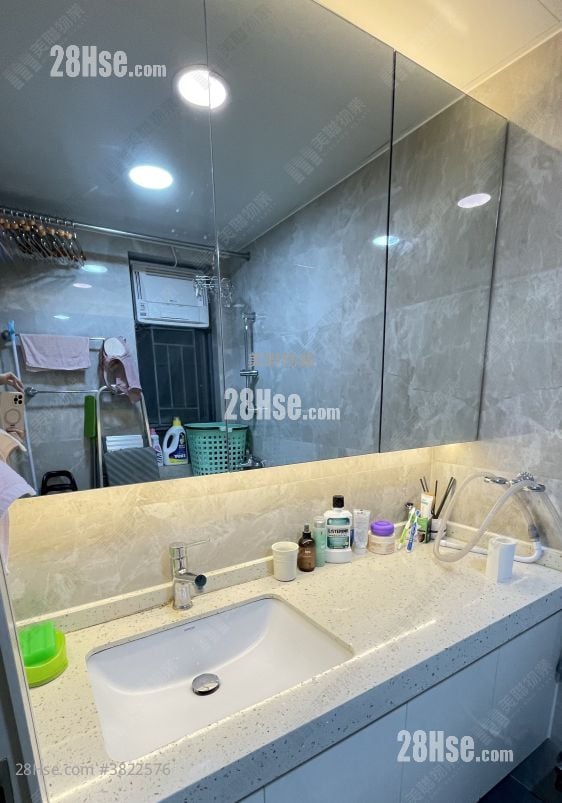 Tung Chung Crescent Sell 3 Bedrooms , 2 Bathrooms 759 ft²