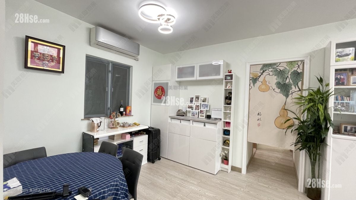 Tung Chung Crescent Sell 3 Bedrooms , 2 Bathrooms 759 ft²