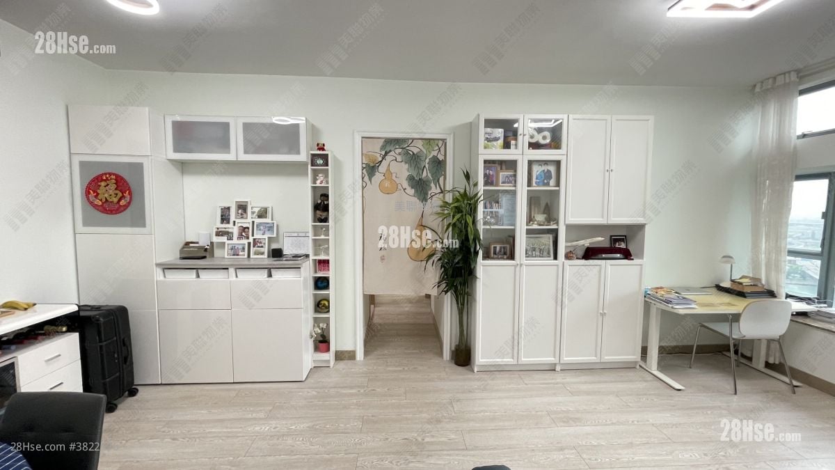 Tung Chung Crescent Sell 3 Bedrooms , 2 Bathrooms 759 ft²