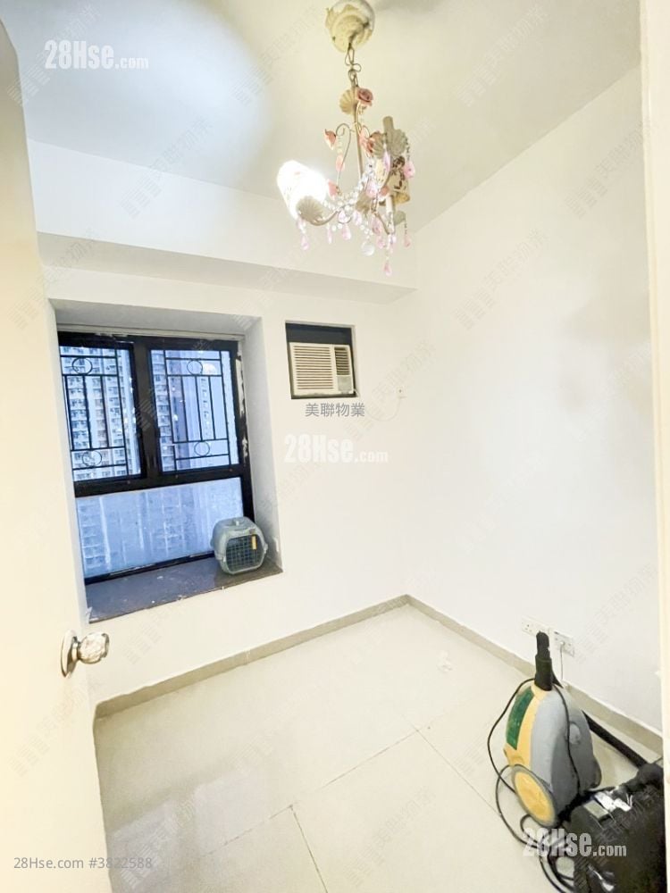 Royal Green Sell 3 Bedrooms , 1 Bathroom 551 ft²