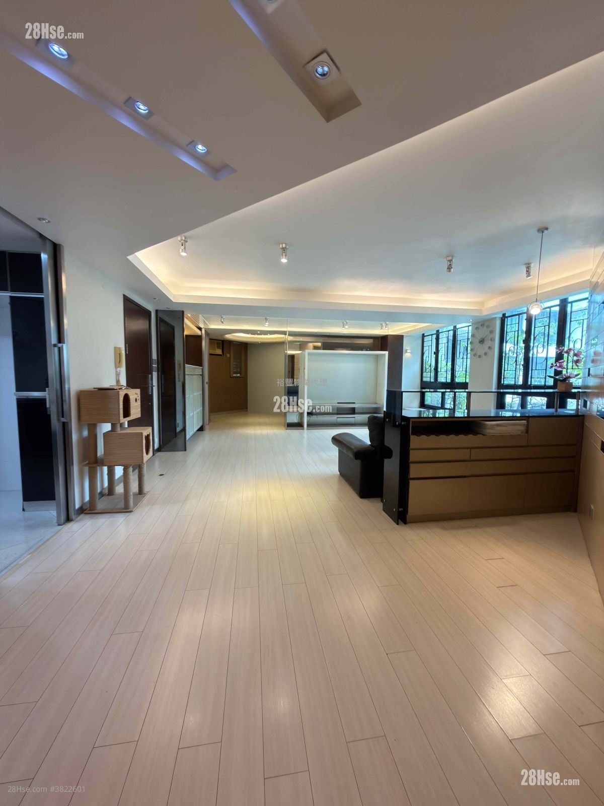 欣荣花园 售盘 5+ 房 , 4 浴室 731 平方尺