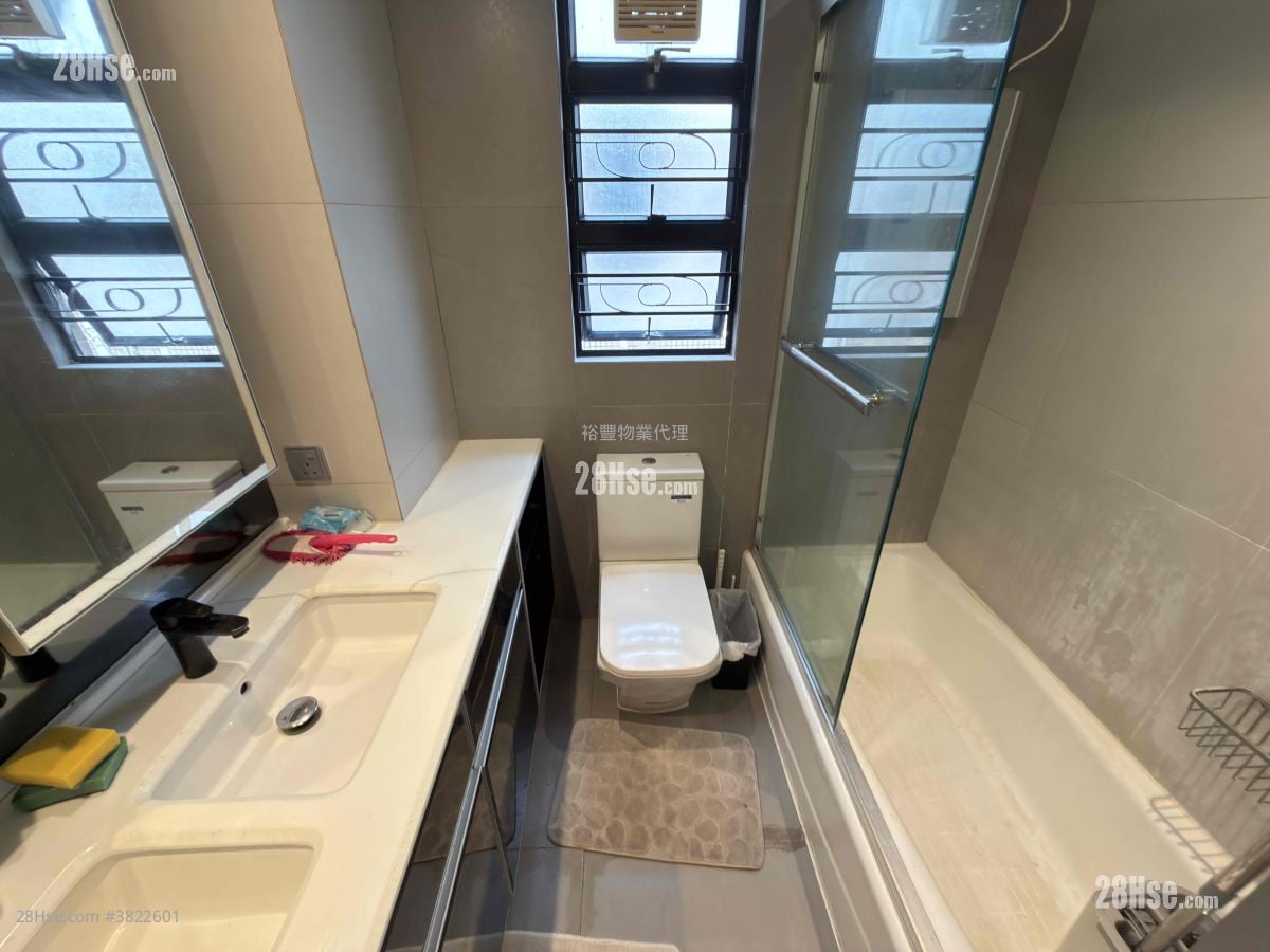 欣荣花园 售盘 5+ 房 , 4 浴室 731 平方尺