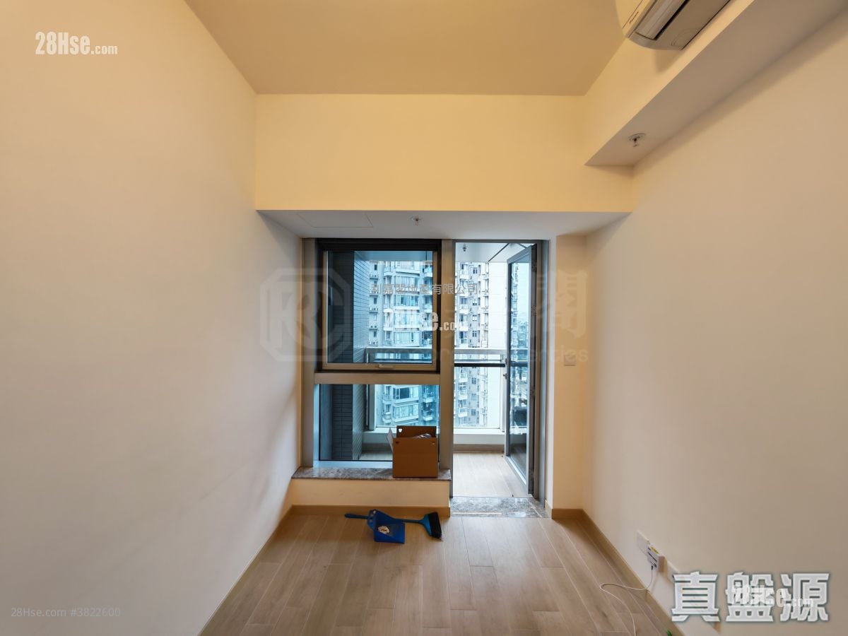 The Parkland Sell 2 Bedrooms 449 ft²