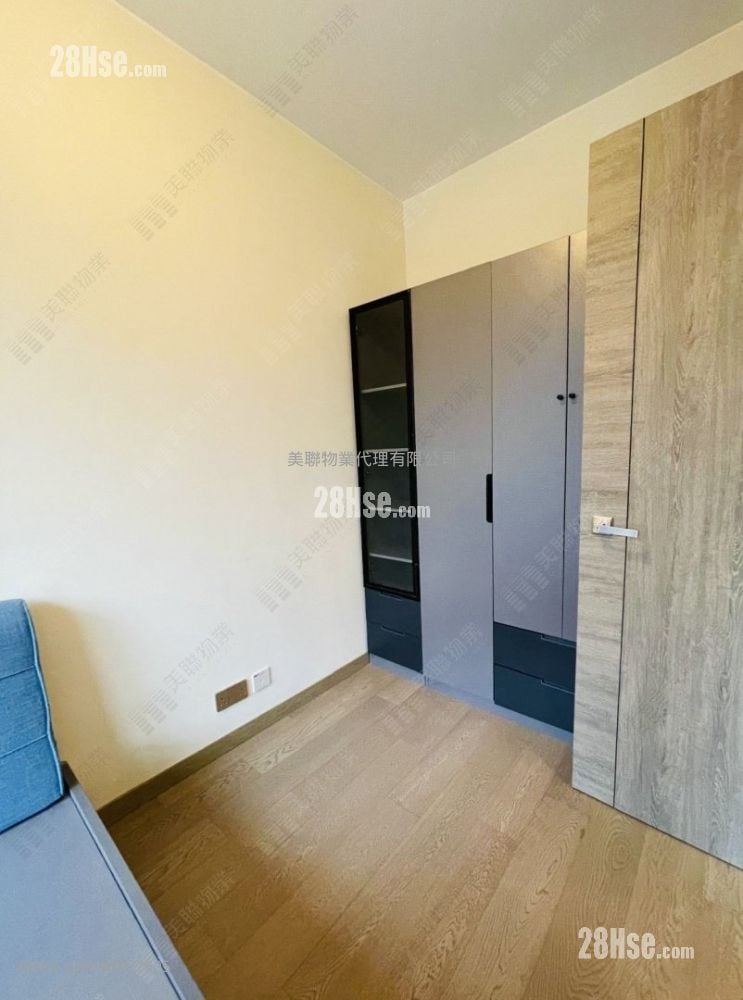 Aurora Sell 1 Bedroom 284 ft²