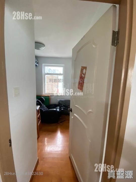 Lei King Wan Sell 3 Bedrooms , 2 Bathrooms 739 ft²