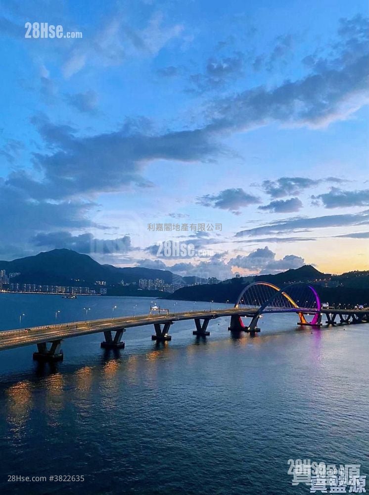 Sea To Sky Sell 3 Bedrooms , 3 Bathrooms 802 ft²