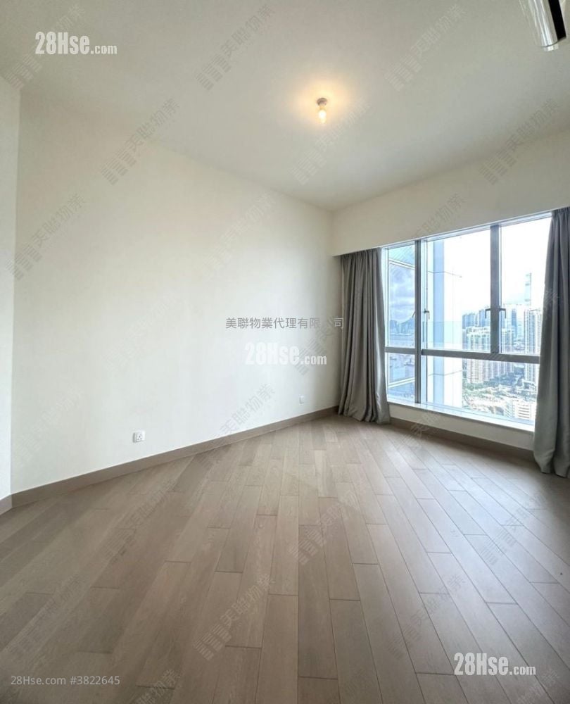 Cullinan West Sell 4 Bedrooms 1,327 ft²