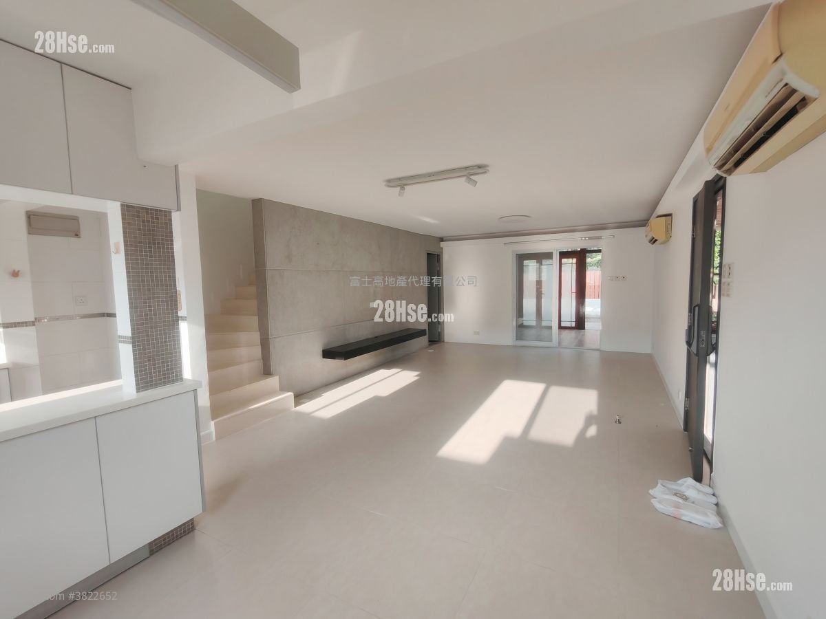 Fairview Park Sell 3 Bedrooms , 2 Bathrooms 1,035 ft²