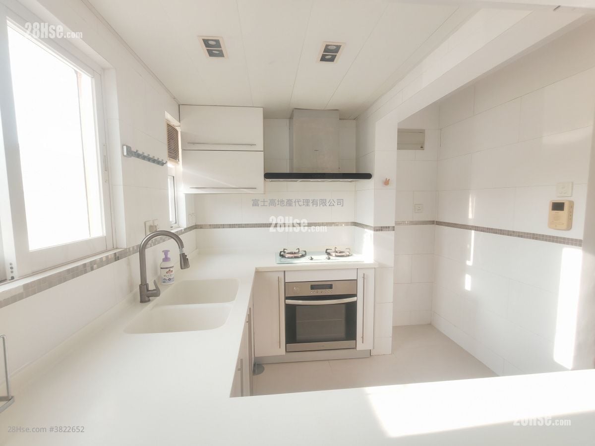 Fairview Park Sell 3 Bedrooms , 2 Bathrooms 1,035 ft²