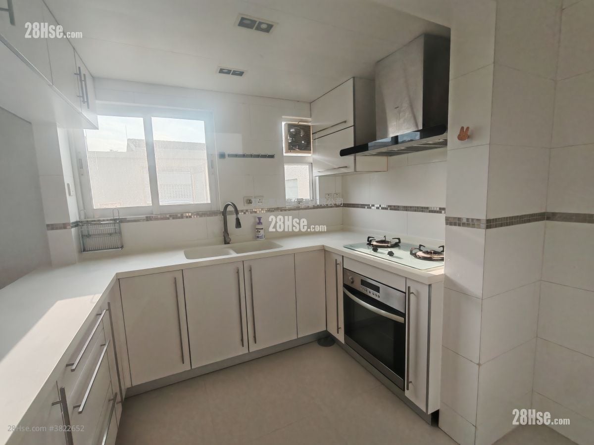 Fairview Park Sell 3 Bedrooms , 2 Bathrooms 1,035 ft²