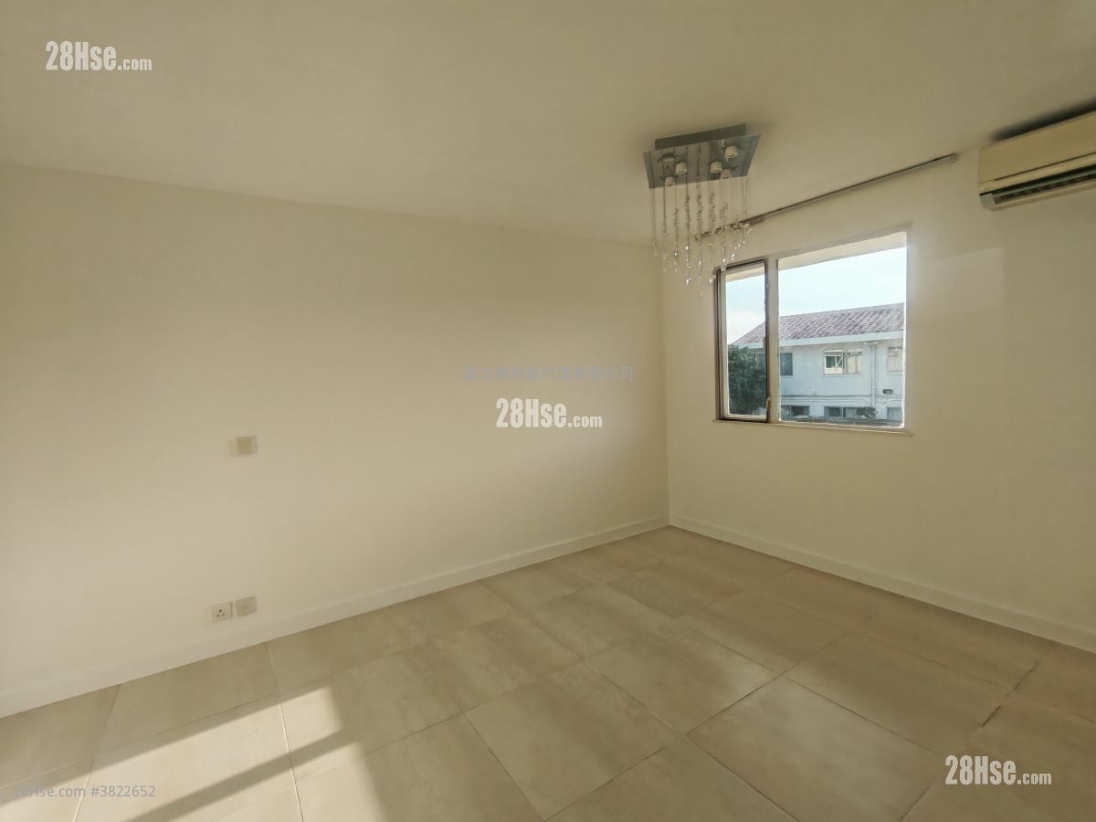 Fairview Park Sell 3 Bedrooms , 2 Bathrooms 1,035 ft²