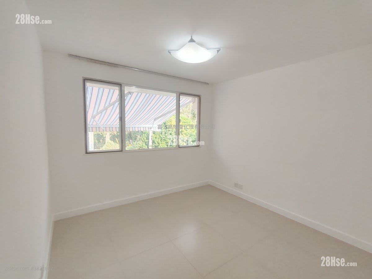 Fairview Park Sell 3 Bedrooms , 2 Bathrooms 1,035 ft²