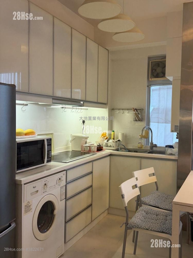 Golden Phoenix Court Sell 2 Bedrooms , 1 Bathroom 433 ft²