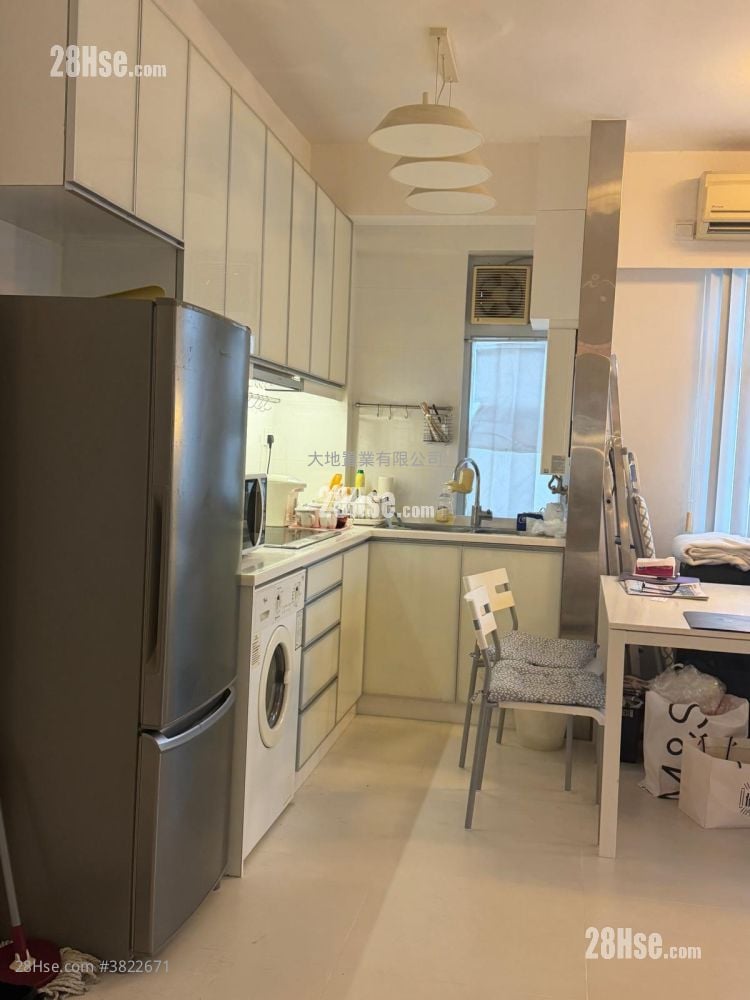 Golden Phoenix Court Sell 2 Bedrooms , 1 Bathroom 433 ft²