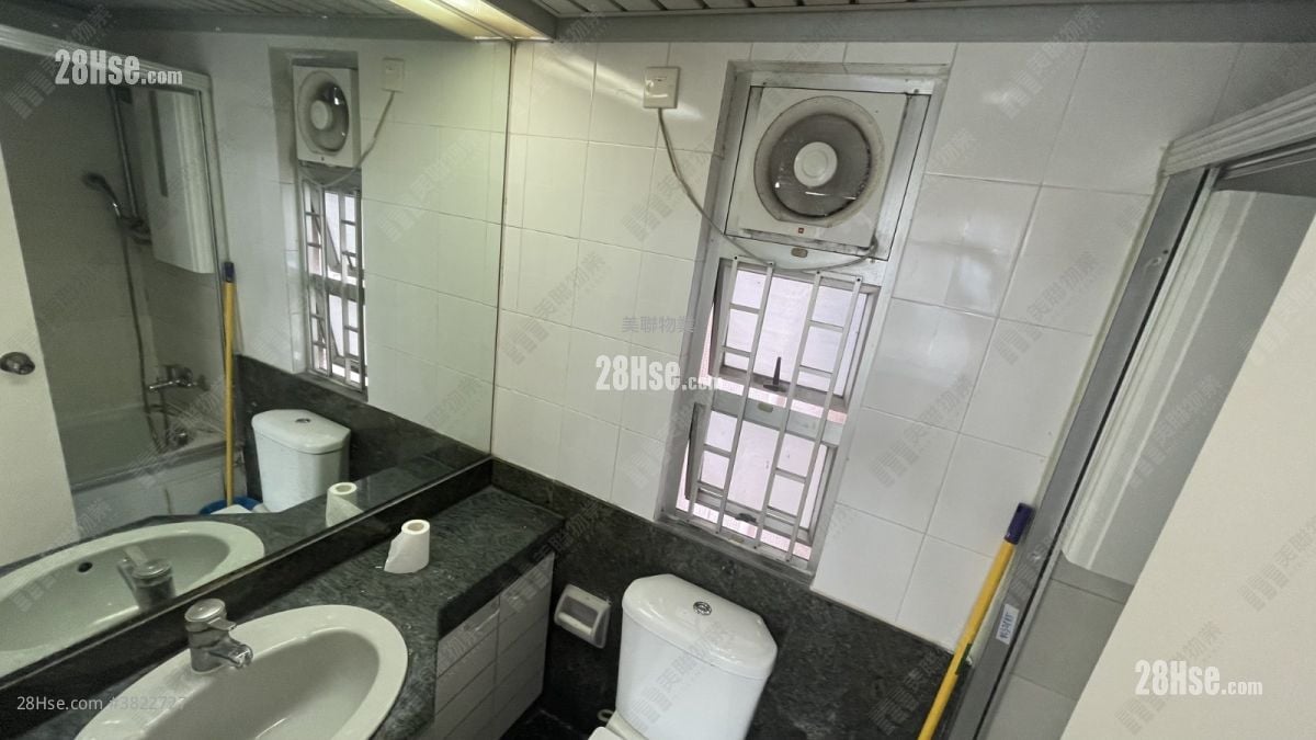 Sheung Shui Centre Sell 2 Bedrooms , 1 Bathroom 350 ft²