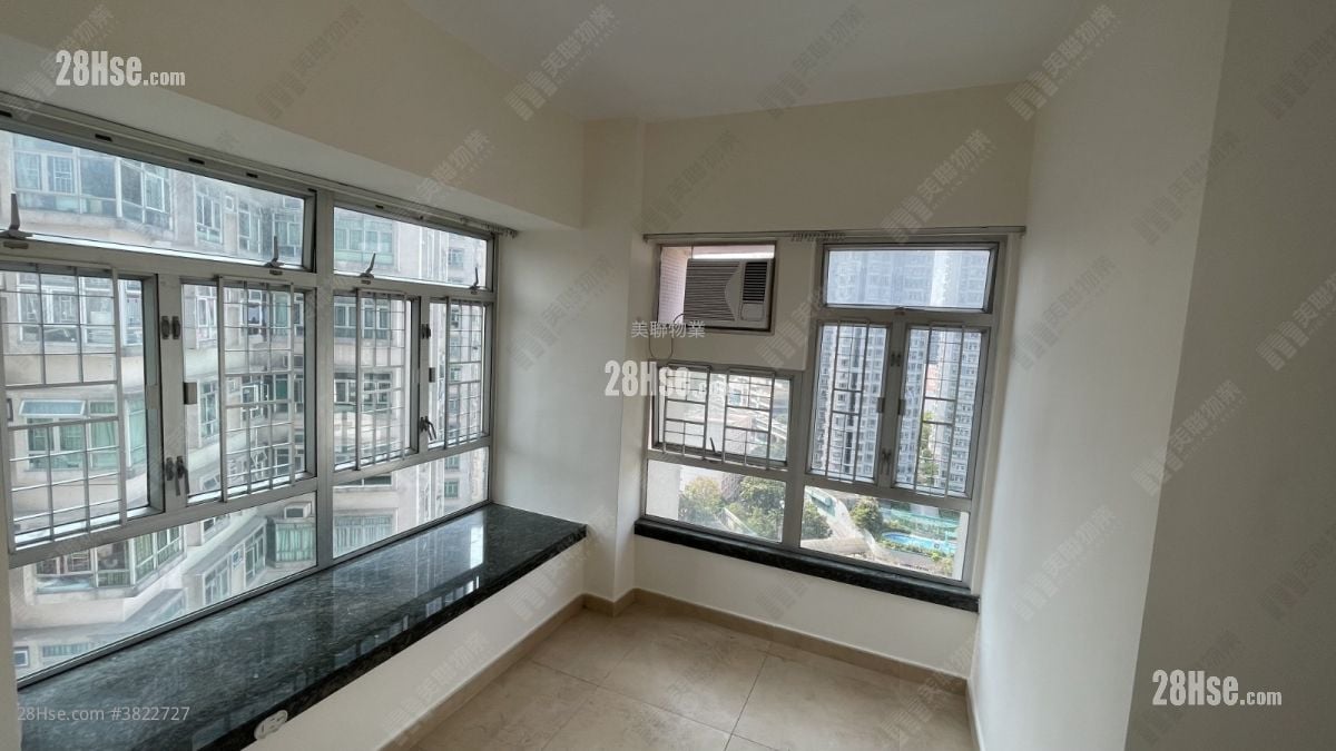 Sheung Shui Centre Sell 2 Bedrooms , 1 Bathroom 350 ft²