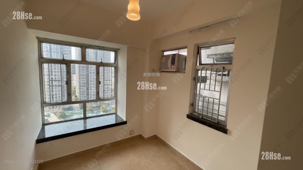Sheung Shui Centre Sell 2 Bedrooms , 1 Bathroom 350 ft²