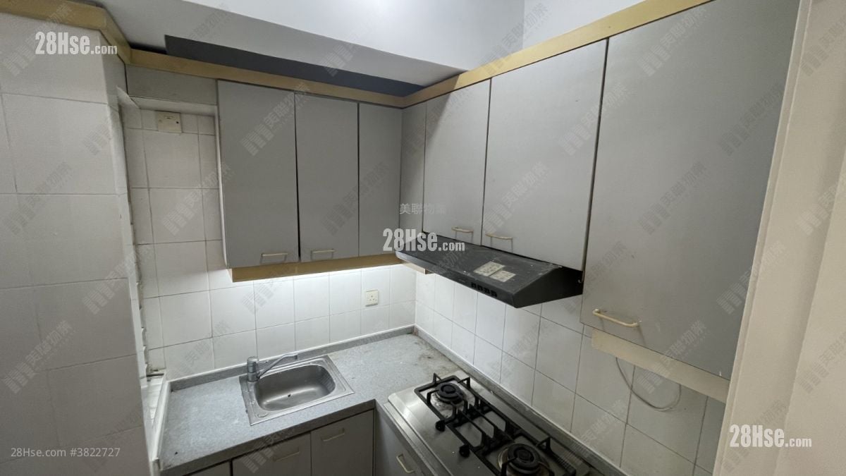 Sheung Shui Centre Sell 2 Bedrooms , 1 Bathroom 350 ft²