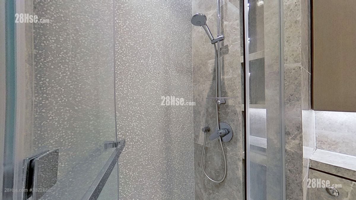 浴室: 瀚名 售盘 1 房 , 1 浴室 319 平方尺