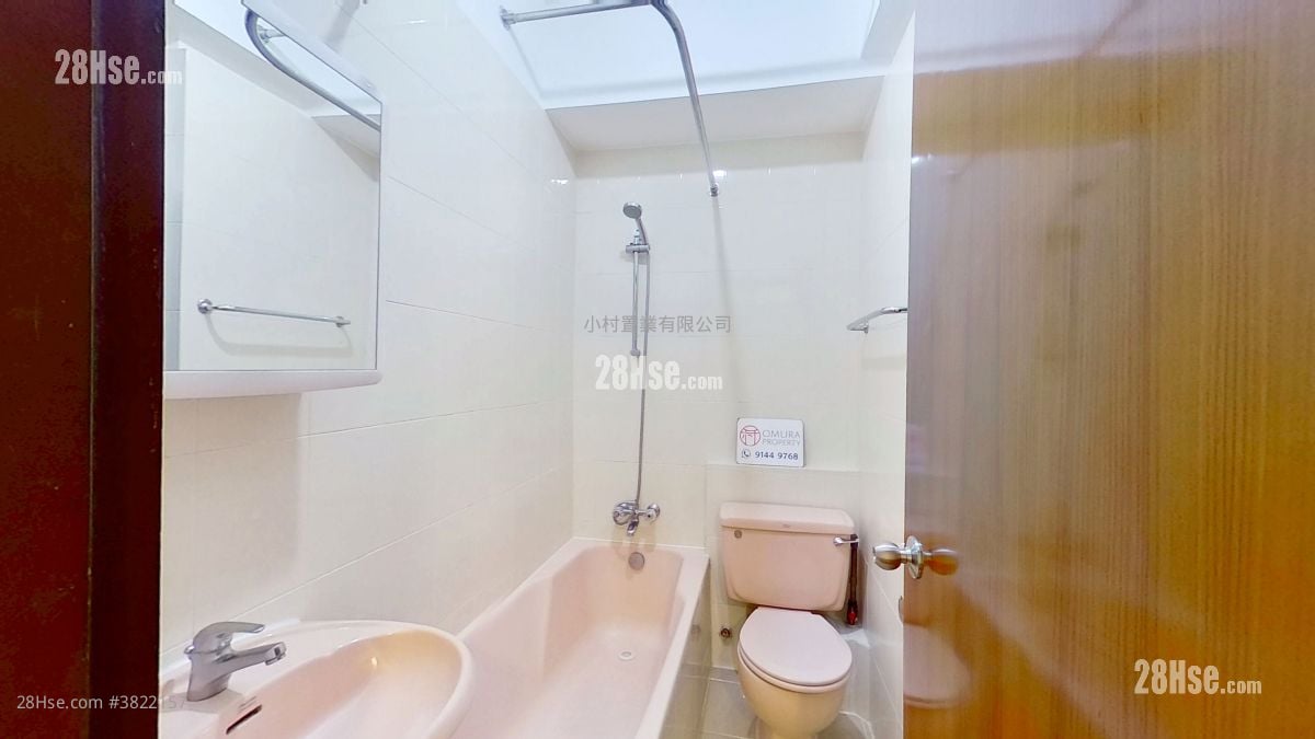 浴室: 德興大廈 租盤 1 房 , 1 浴室 348 平方呎