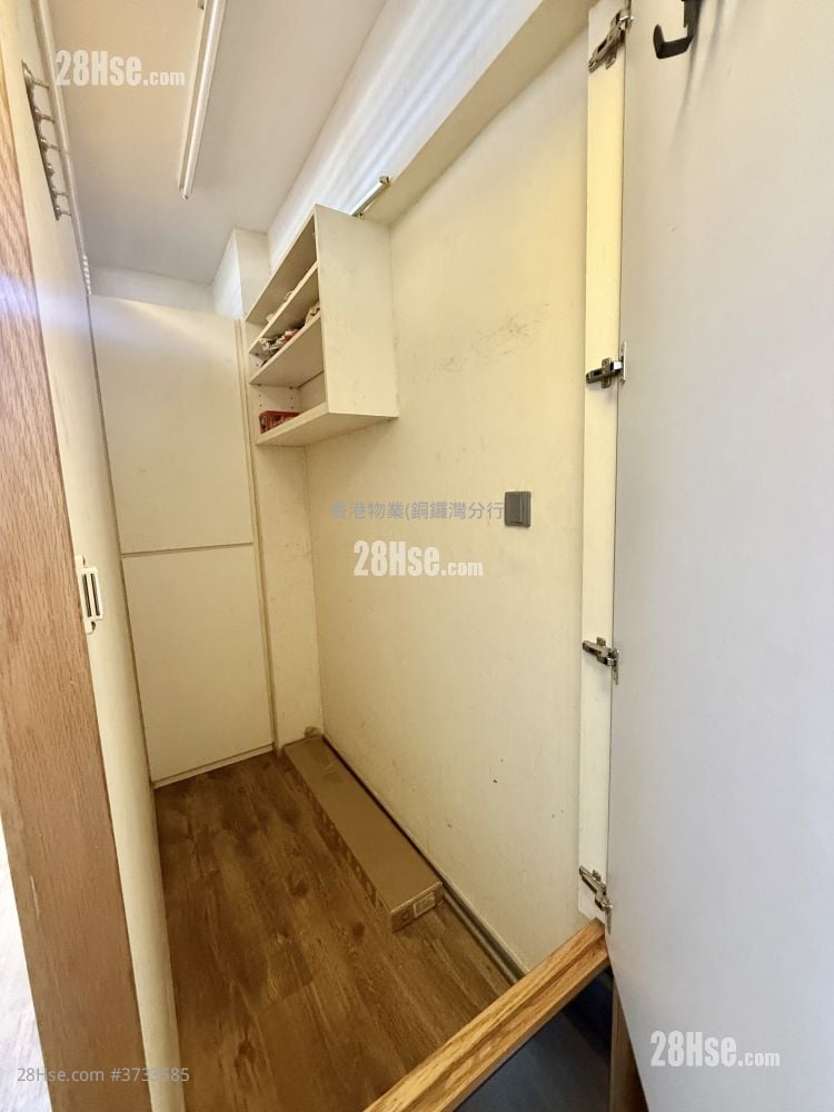 Fairview Mansion Rental 2 Bedrooms , 1 Bathroom 604 ft²