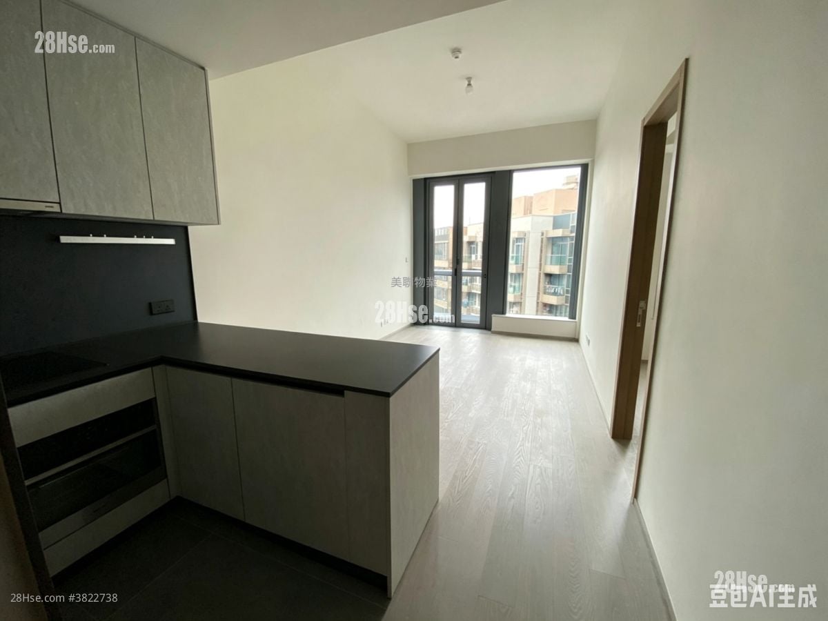 living room: Ontolo Sell 1 Bedroom , 1 Bathroom 394 ft²