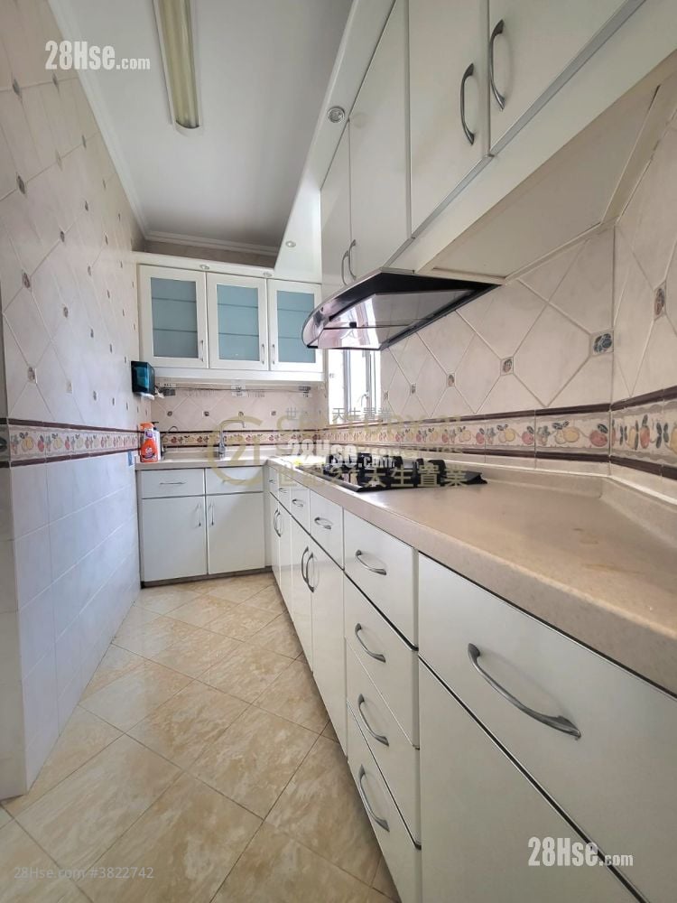 Dragon Inn Court Sell 4 Bedrooms , 2 Bathrooms 970 ft²