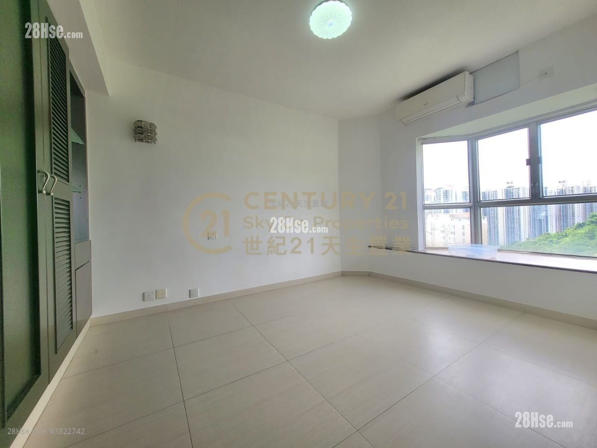 Dragon Inn Court Sell 4 Bedrooms , 2 Bathrooms 970 ft²