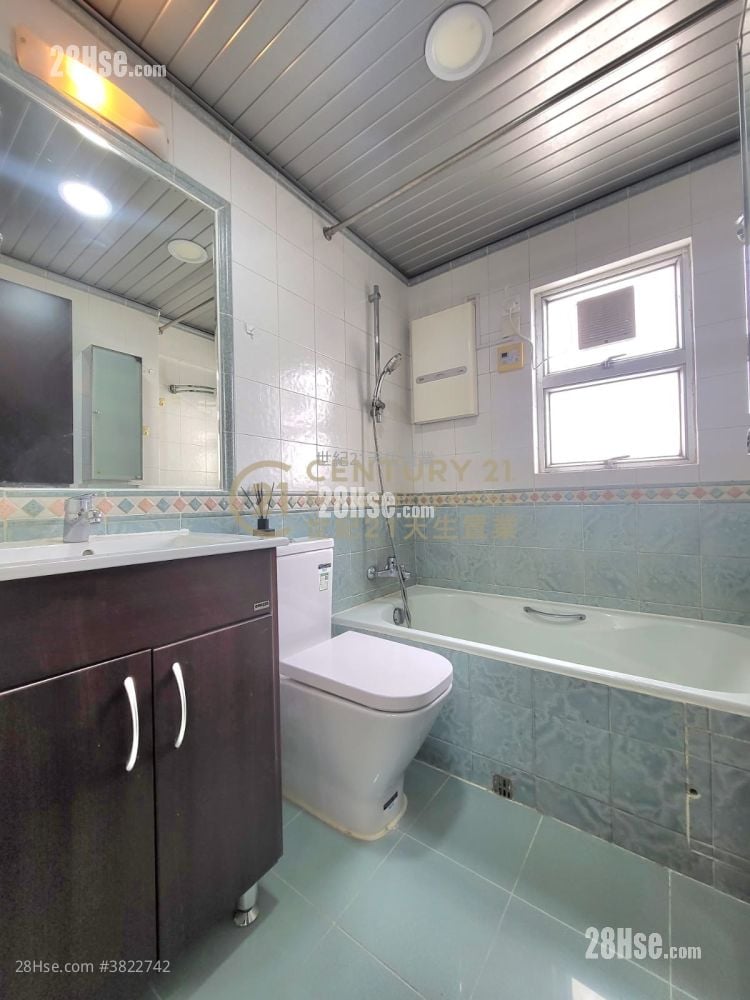 Dragon Inn Court Sell 4 Bedrooms , 2 Bathrooms 970 ft²