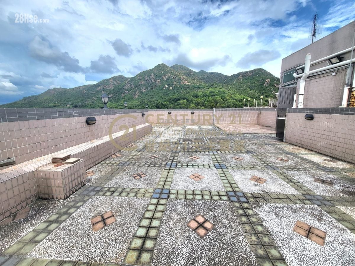 Dragon Inn Court Sell 4 Bedrooms , 2 Bathrooms 970 ft²