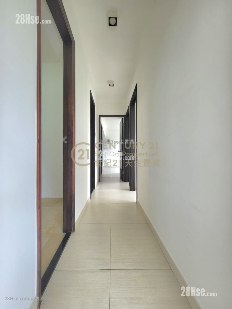 Dragon Inn Court Sell 4 Bedrooms , 2 Bathrooms 970 ft²