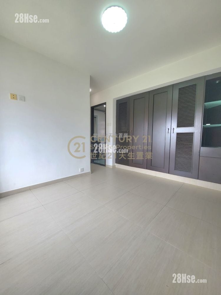 Dragon Inn Court Sell 4 Bedrooms , 2 Bathrooms 970 ft²