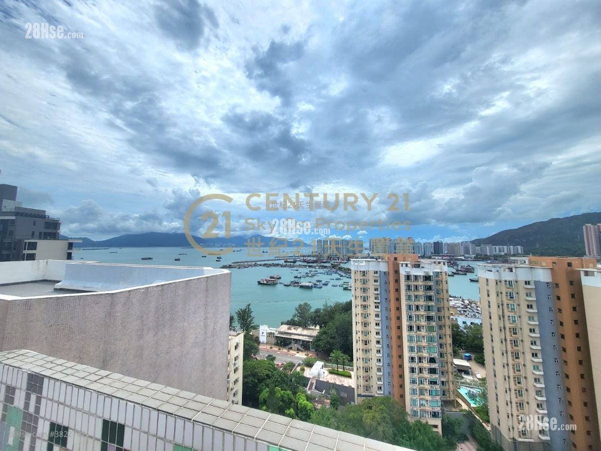 Dragon Inn Court Sell 4 Bedrooms , 2 Bathrooms 970 ft²