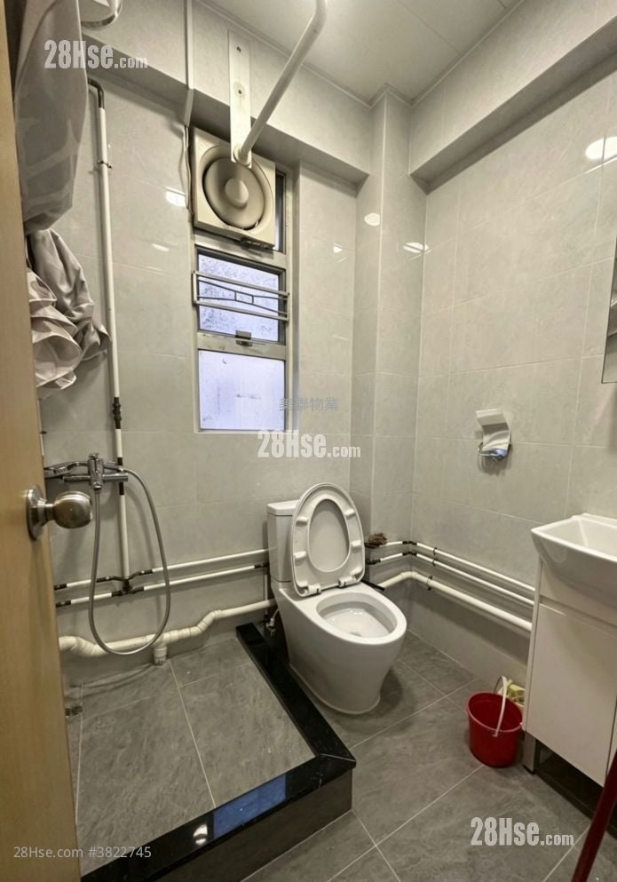 Po Ting Building Sell 478 ft²