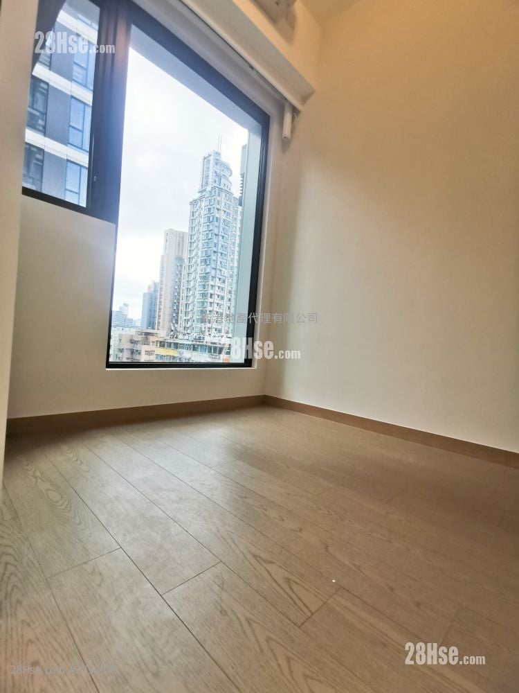 Baker Circle Greenwich 租盘 1 房 , 1 浴室 256 平方尺