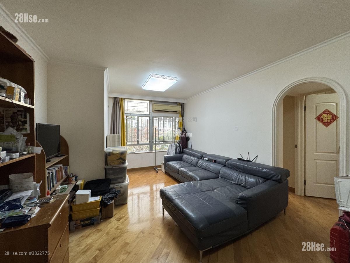 King Shing Court Sell 3 Bedrooms 606 ft²