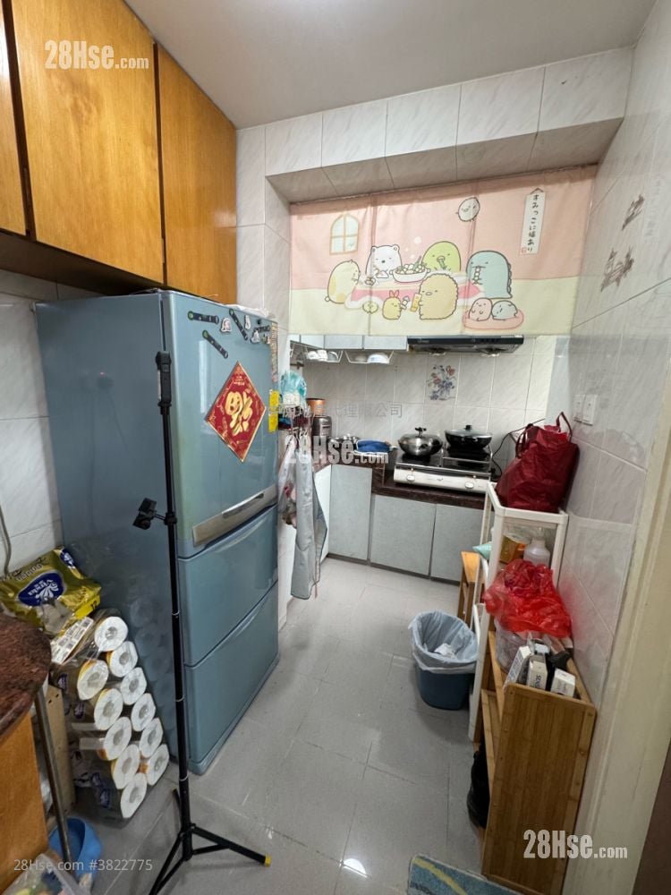 King Shing Court Sell 3 Bedrooms 606 ft²