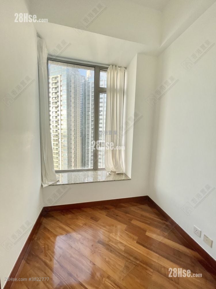 One Silversea Sell 3 Bedrooms , 2 Bathrooms 665 ft²