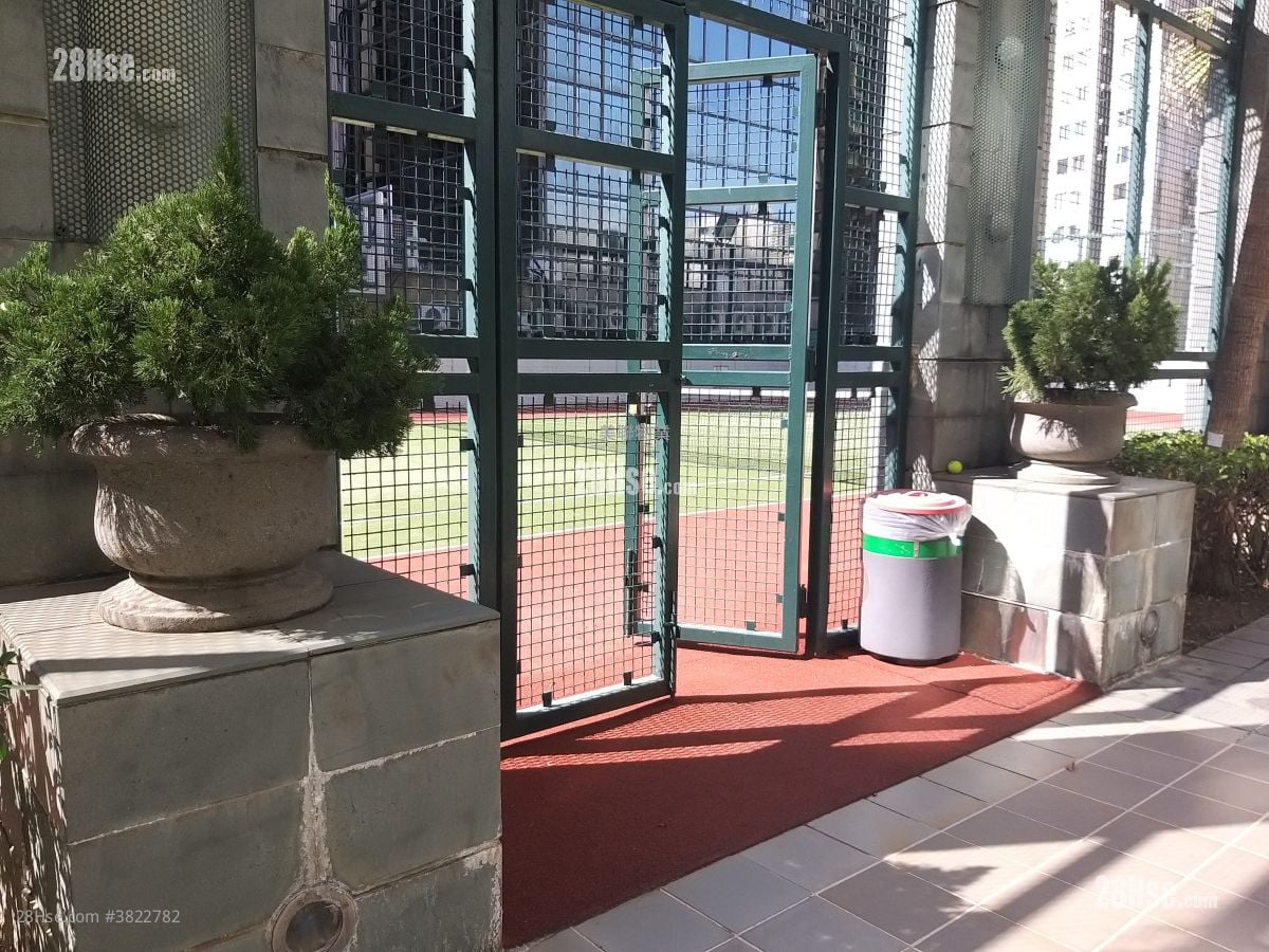 Carmen's Garden Rental 3 Bedrooms , 2 Bathrooms 1,000 ft²