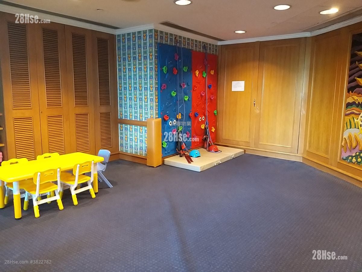 Carmen's Garden Rental 3 Bedrooms , 2 Bathrooms 1,000 ft²