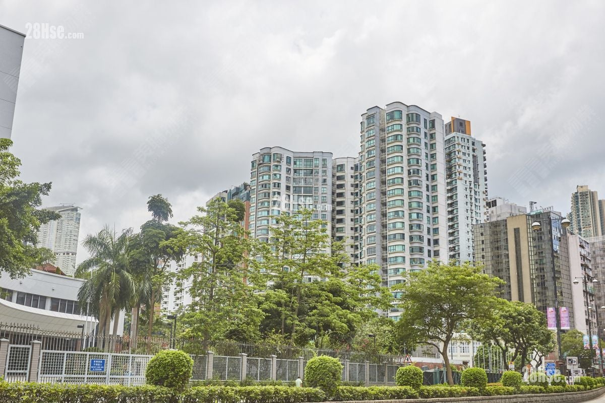 Carmen's Garden Rental 3 Bedrooms , 2 Bathrooms 1,000 ft²